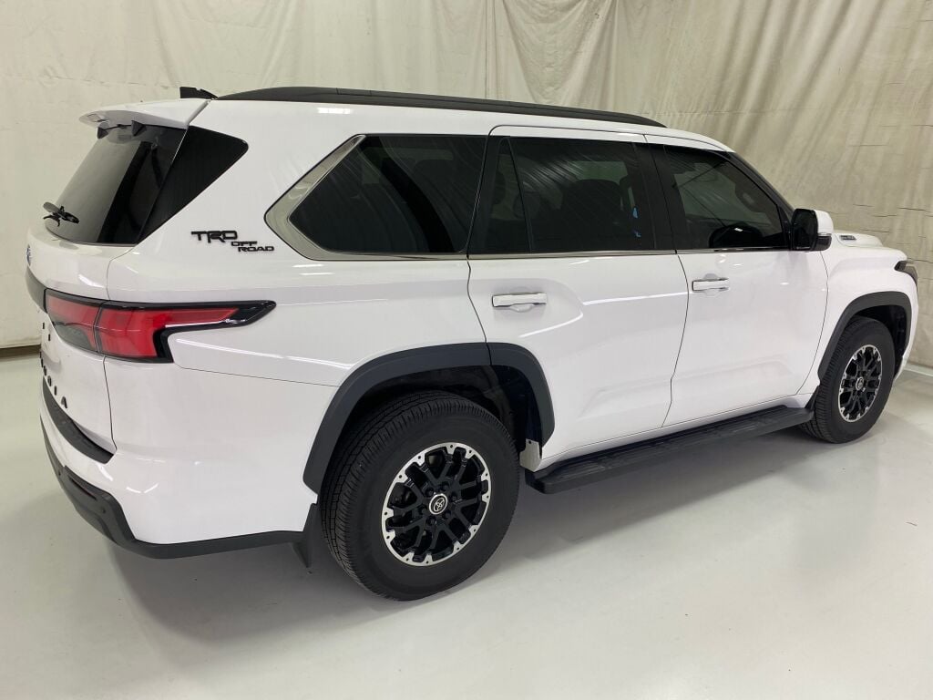 2023 Toyota Sequoia photo 8 of 10