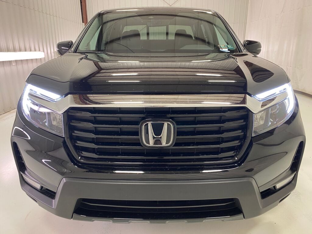 2021 Honda Ridgeline photo 2 of 10