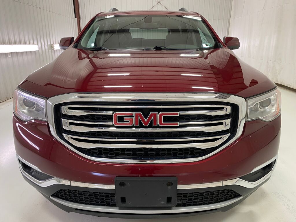 2018 GMC Acadia photo 2 of 10