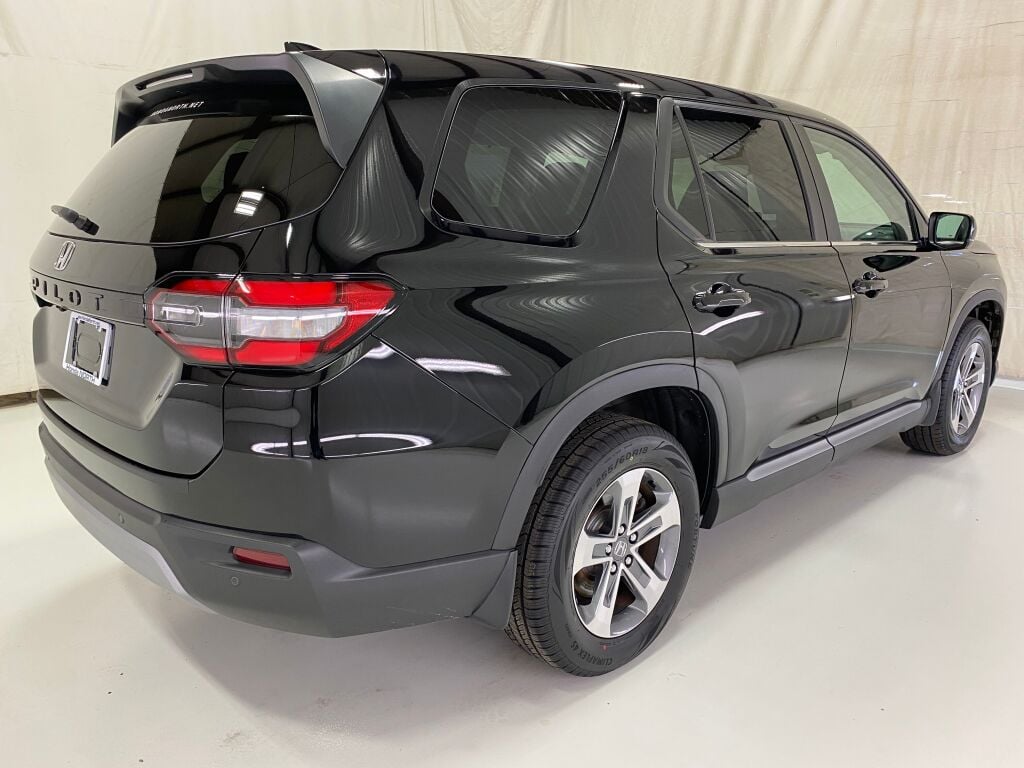 2024 Honda Pilot photo 6 of 37
