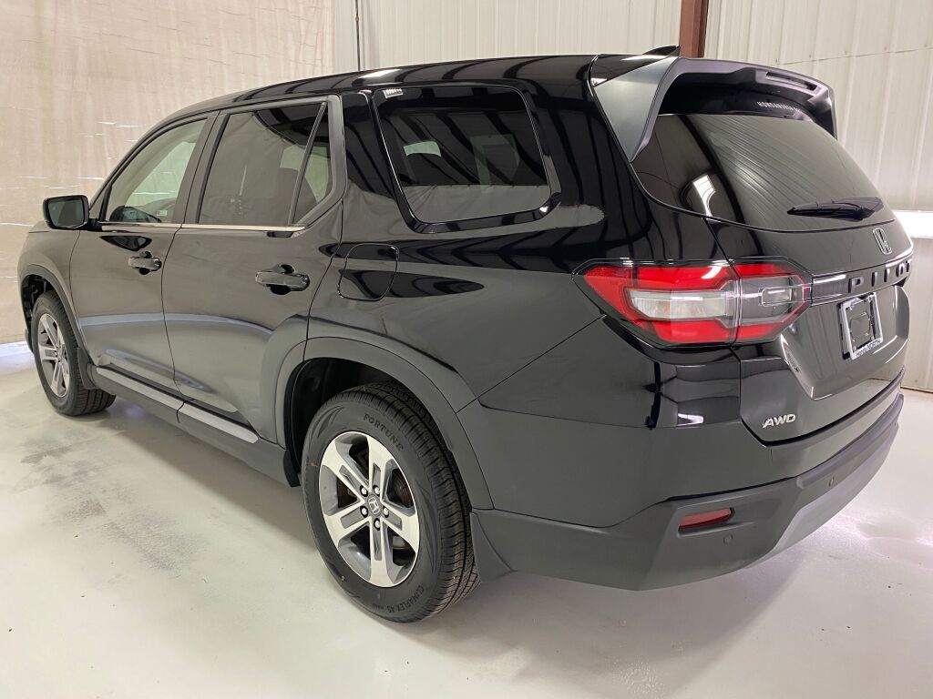 2024 Honda Pilot photo 5 of 37