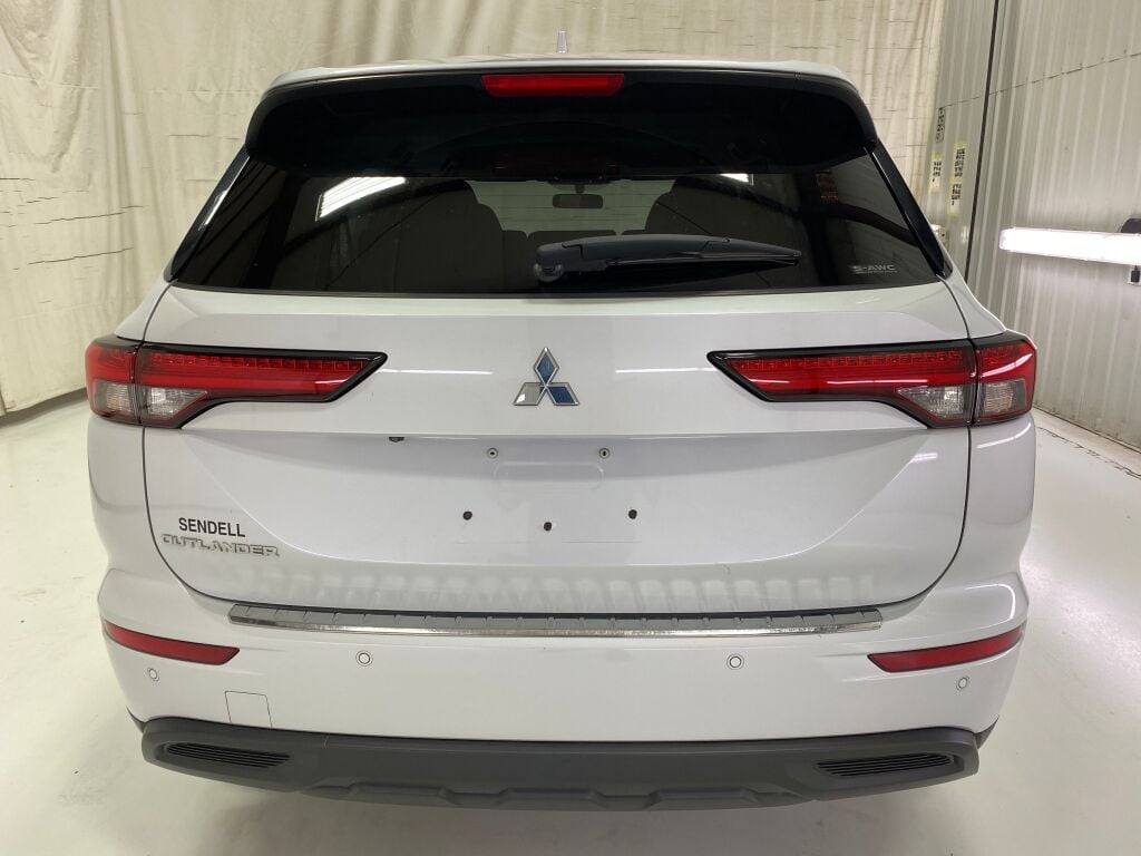2022 Mitsubishi Outlander photo 6 of 10