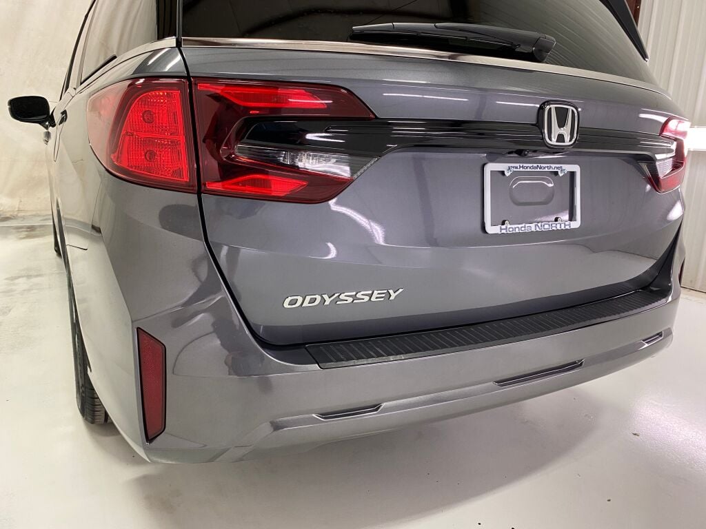 2025 Honda Odyssey photo 17 of 38
