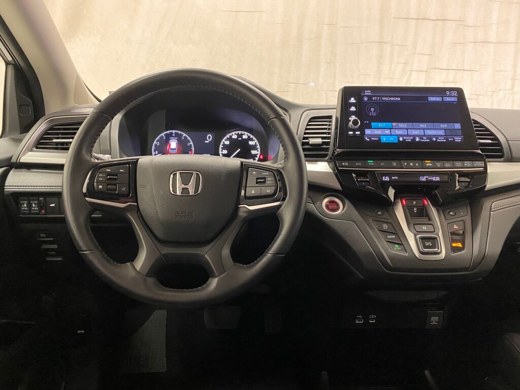 2025 Honda Odyssey photo 3 of 38