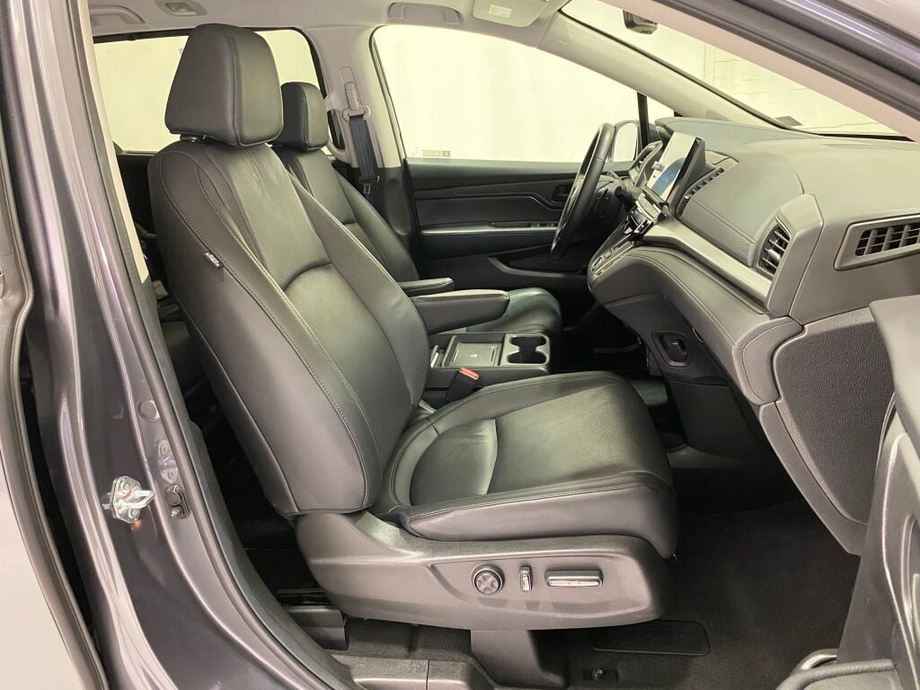 2025 Honda Odyssey photo 9 of 38