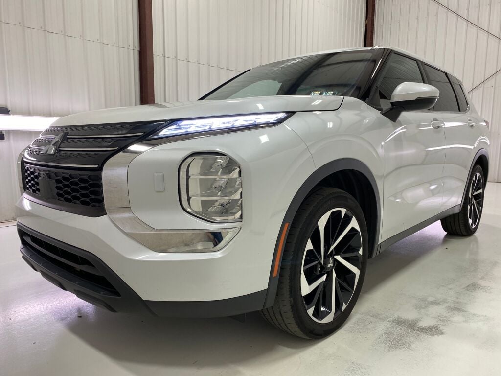 2022 Mitsubishi Outlander photo 10 of 10