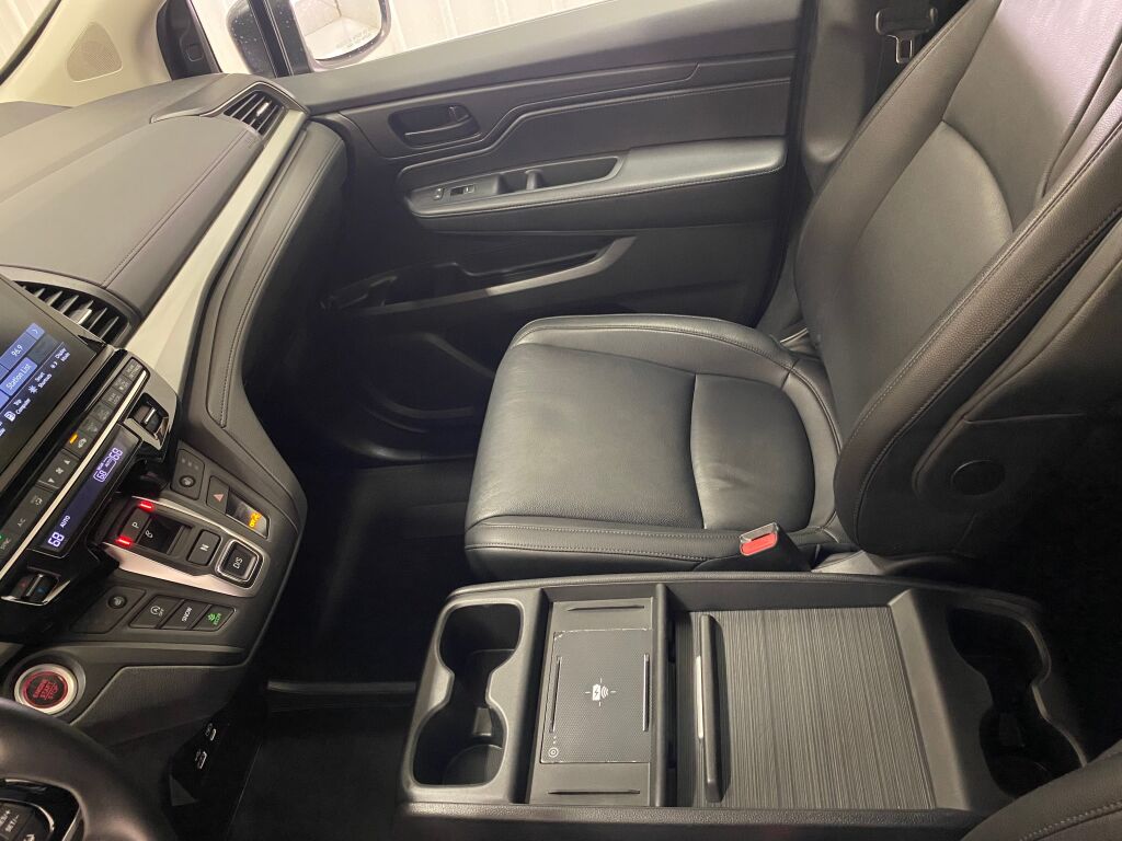 2025 Honda Odyssey photo 34 of 38