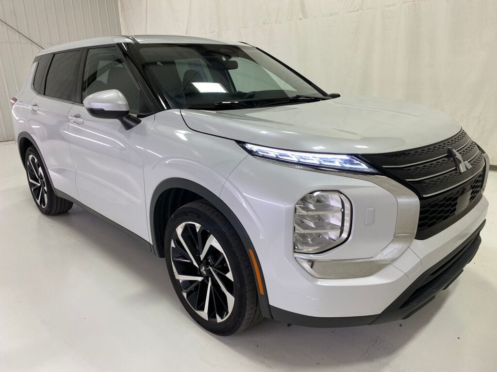 2022 Mitsubishi Outlander photo 9 of 10