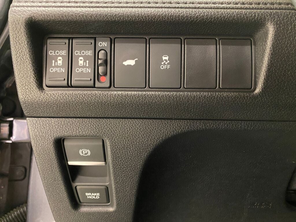 2025 Honda Odyssey photo 36 of 38