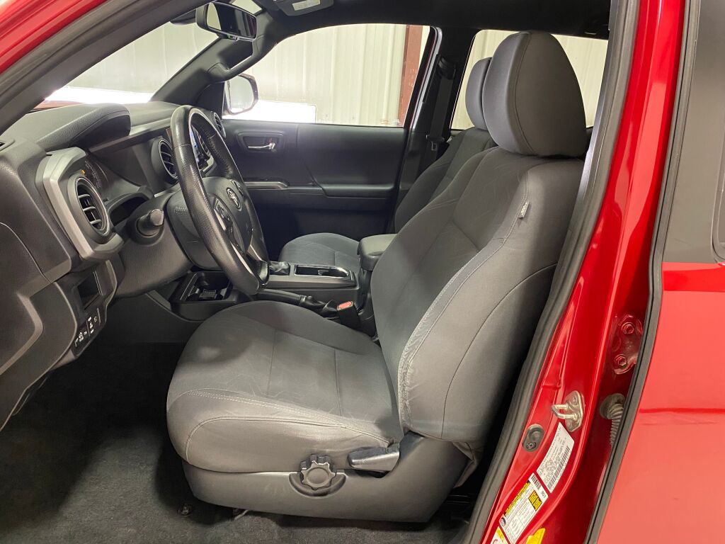 2019 Toyota Tacoma photo 26 of 35