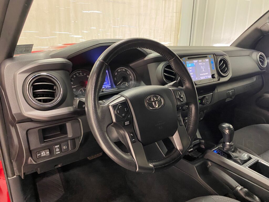 2019 Toyota Tacoma photo 11 of 35