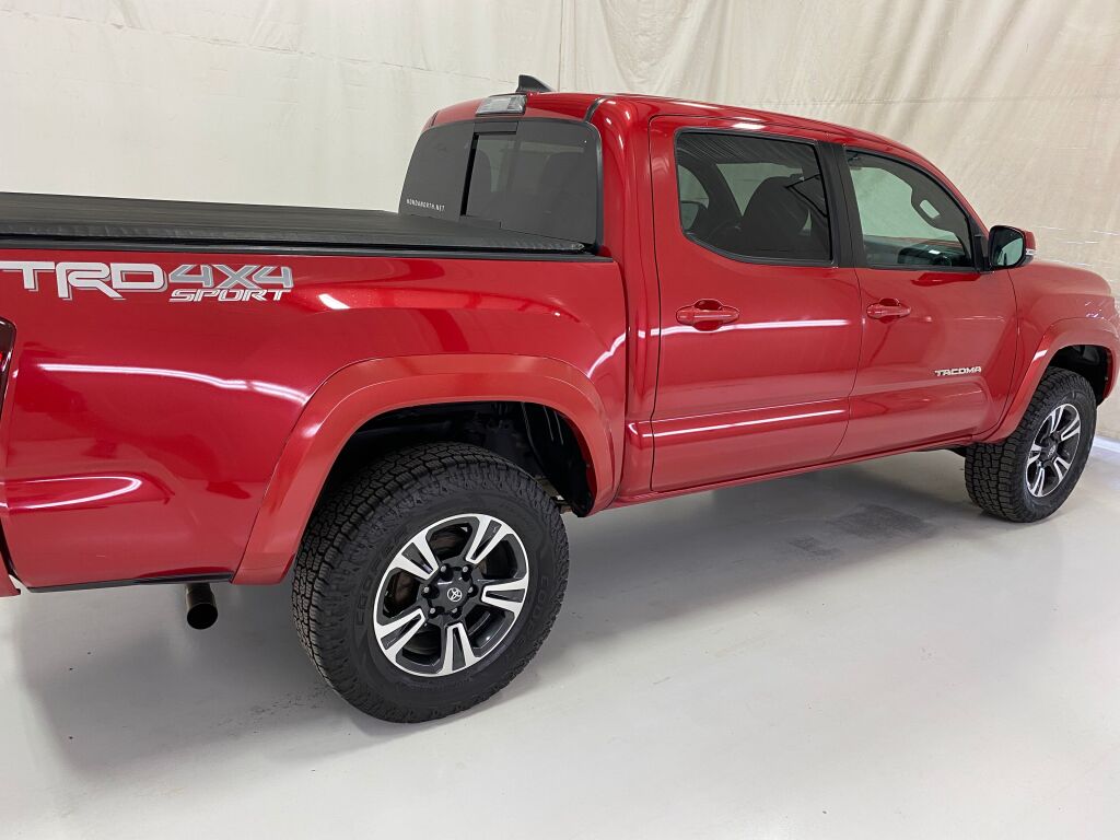 2019 Toyota Tacoma photo 19 of 35