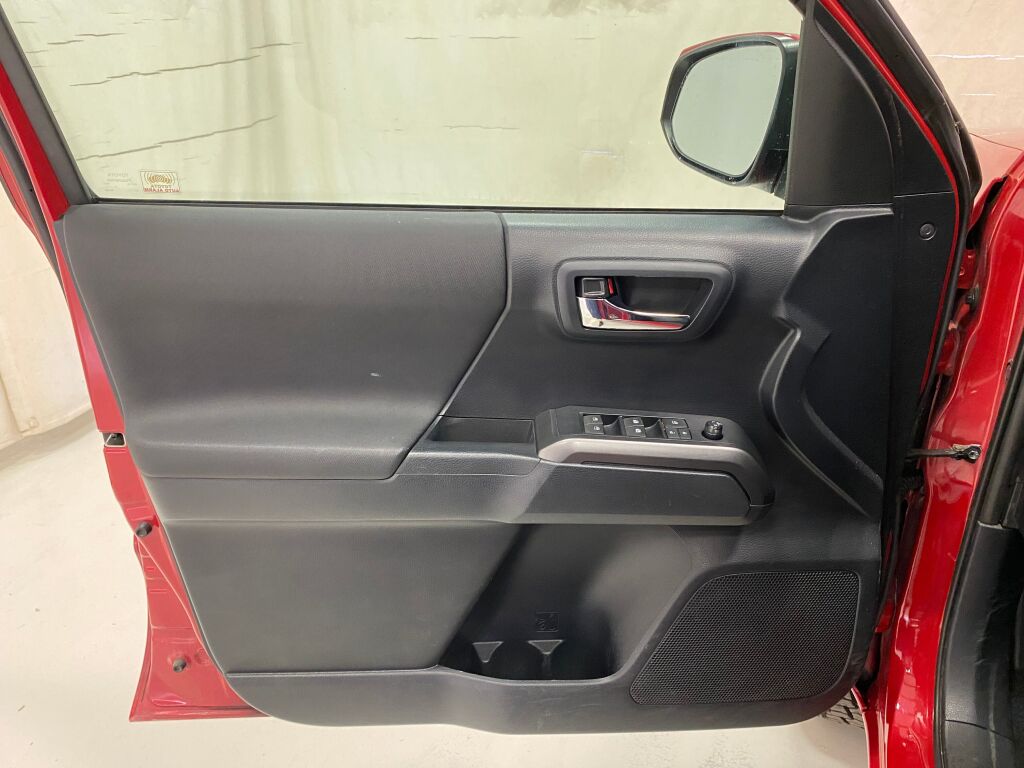 2019 Toyota Tacoma photo 27 of 35
