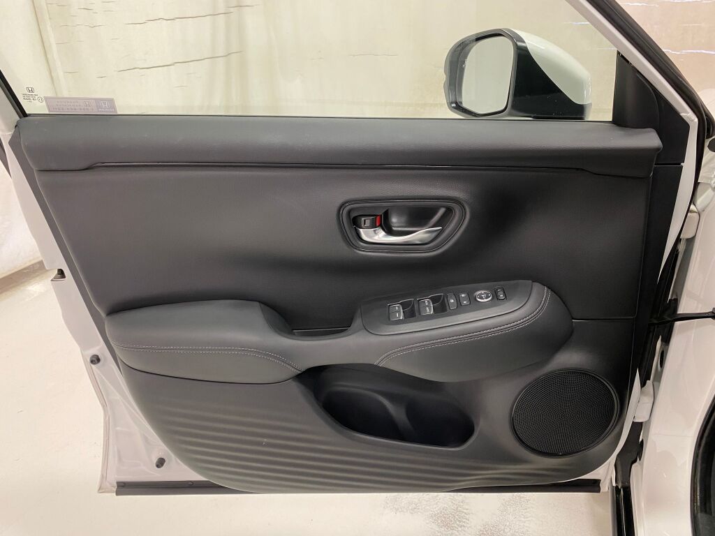 2024 Honda HR-V photo 25 of 33