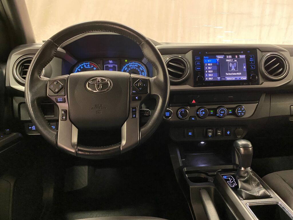 2019 Toyota Tacoma photo 3 of 35