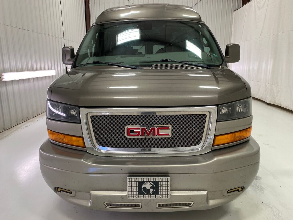 2020 GMC Savana 2500 photo 2 of 10