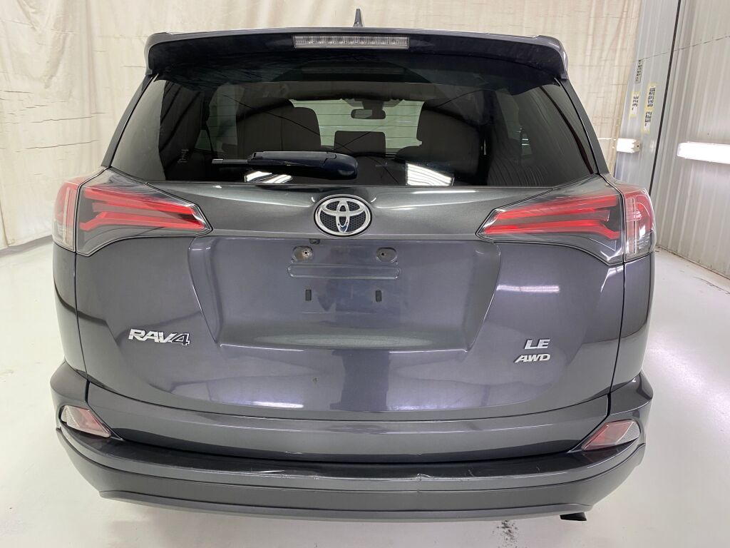 2018 Toyota RAV4 photo 6 of 10