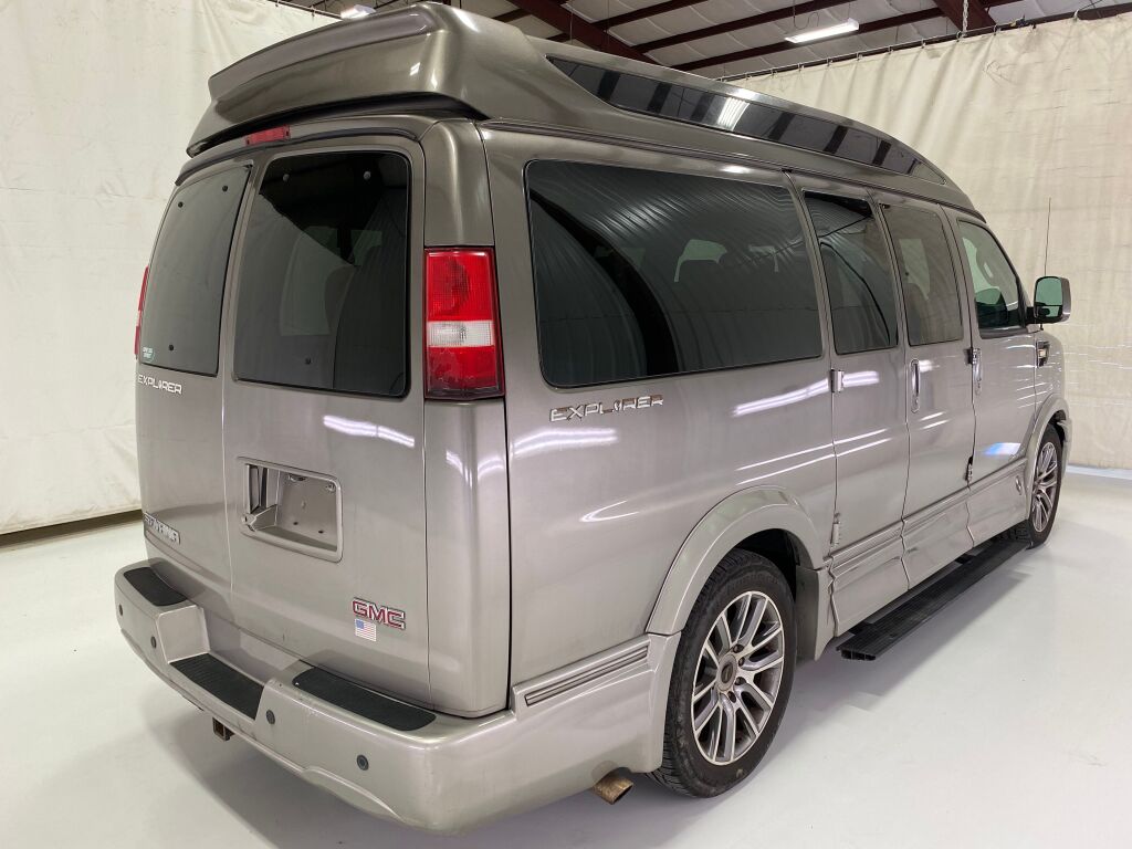 2020 GMC Savana 2500 photo 7 of 10