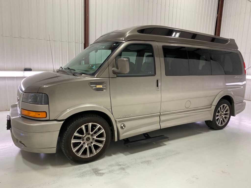 2020 GMC Savana 2500 photo 4 of 10