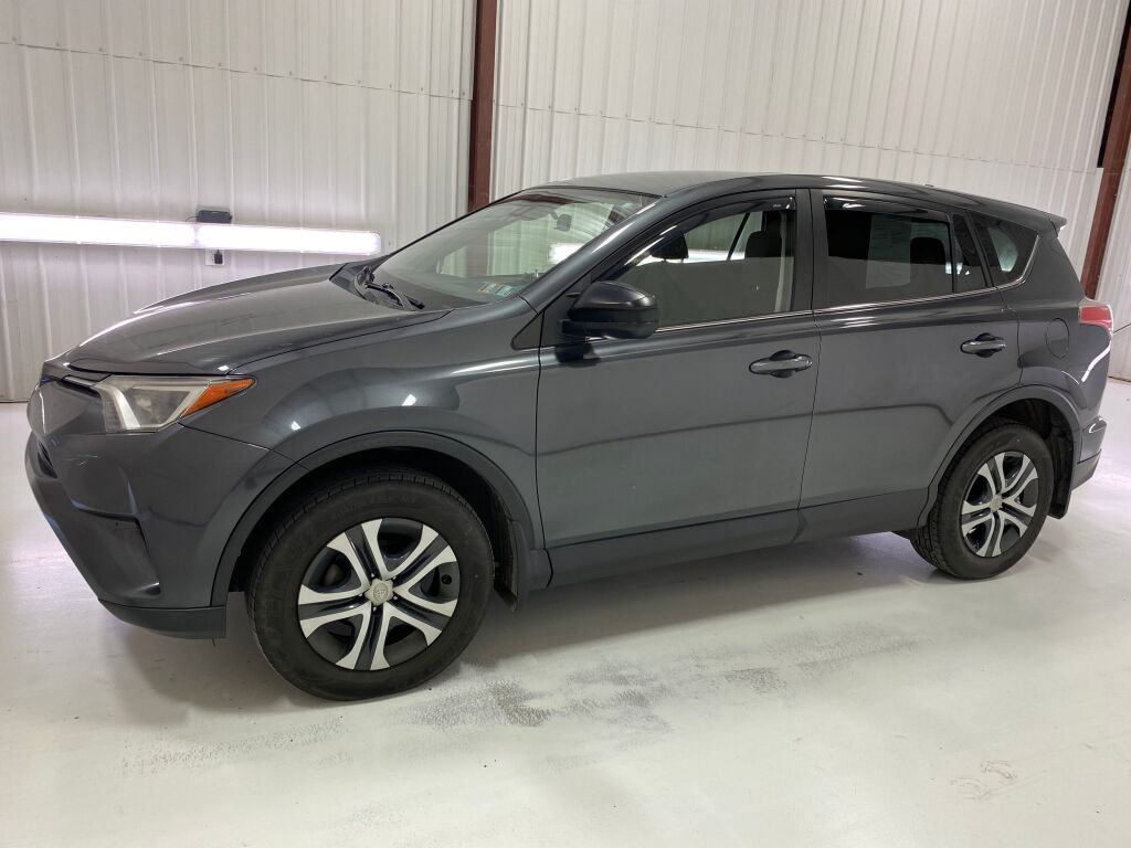 2018 Toyota RAV4 photo 4 of 10