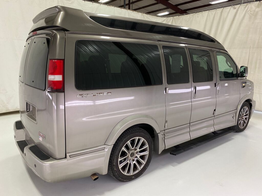 2020 GMC Savana 2500 photo 8 of 10
