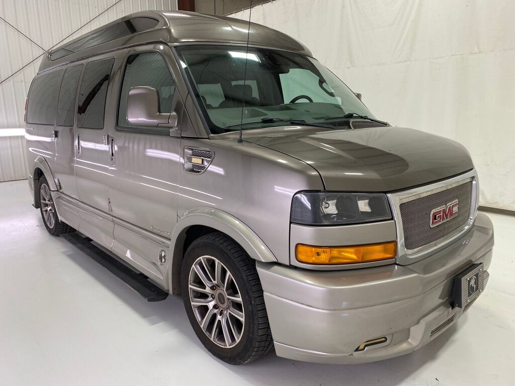 2020 GMC Savana 2500 photo 9 of 10