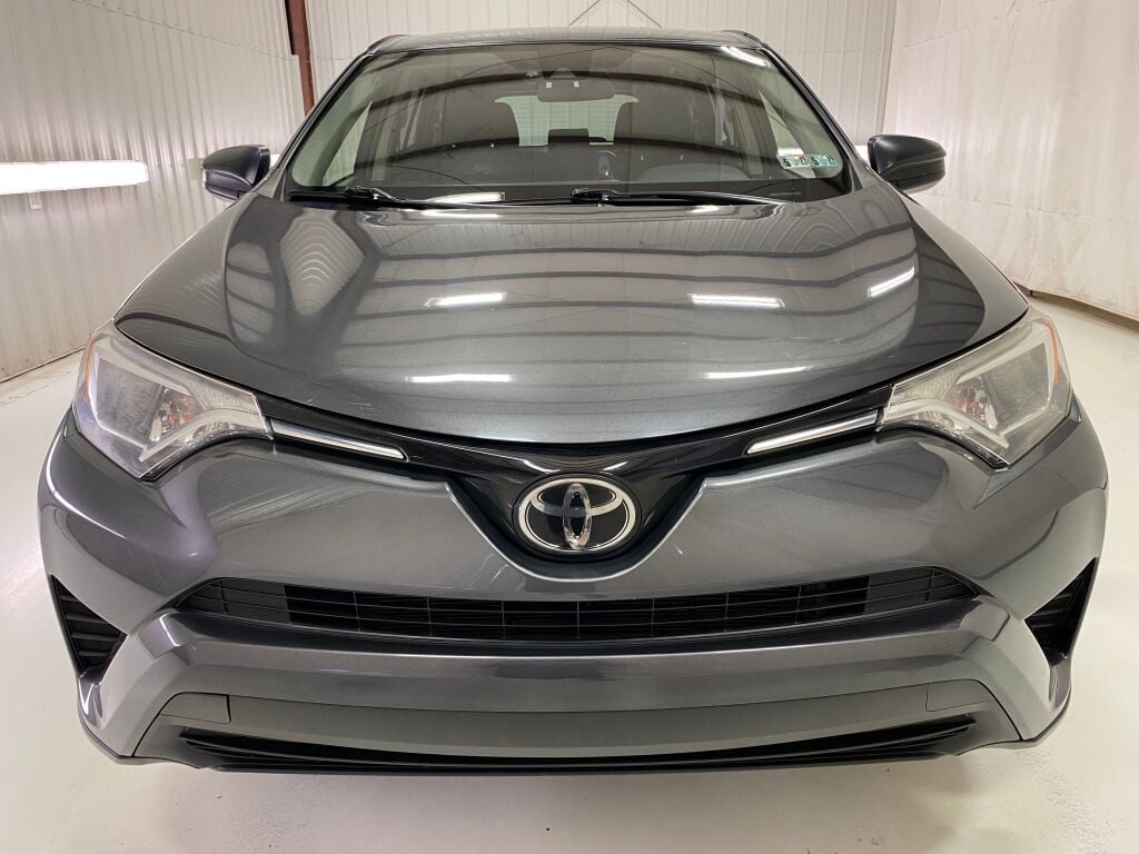 2018 Toyota RAV4 photo 2 of 10