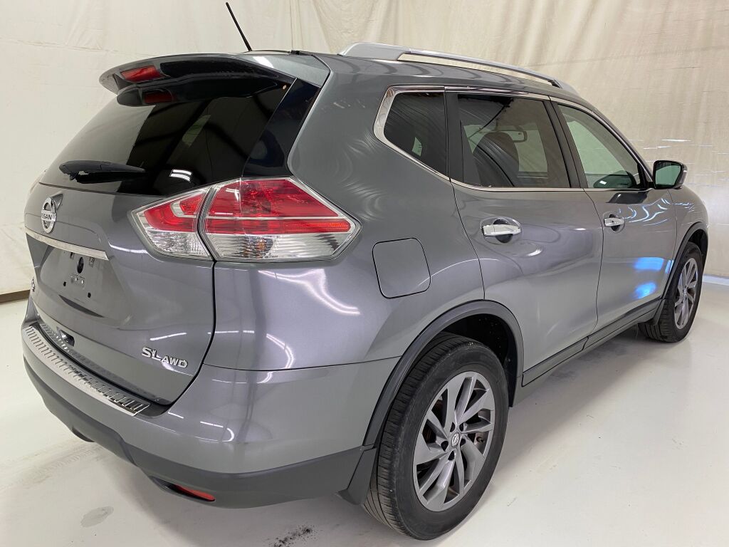 2016 Nissan Rogue photo 7 of 10