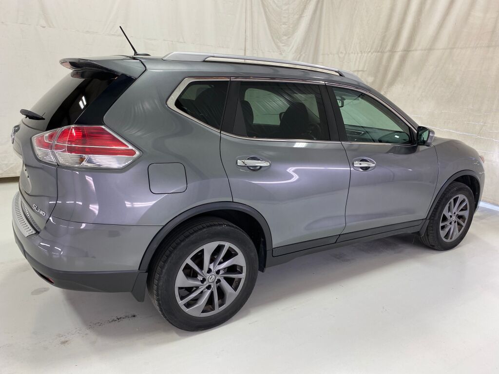 2016 Nissan Rogue photo 8 of 10