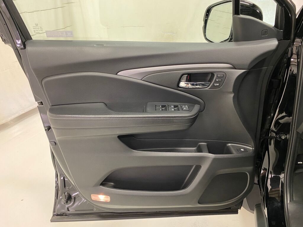 2021 Honda Ridgeline photo 29 of 38