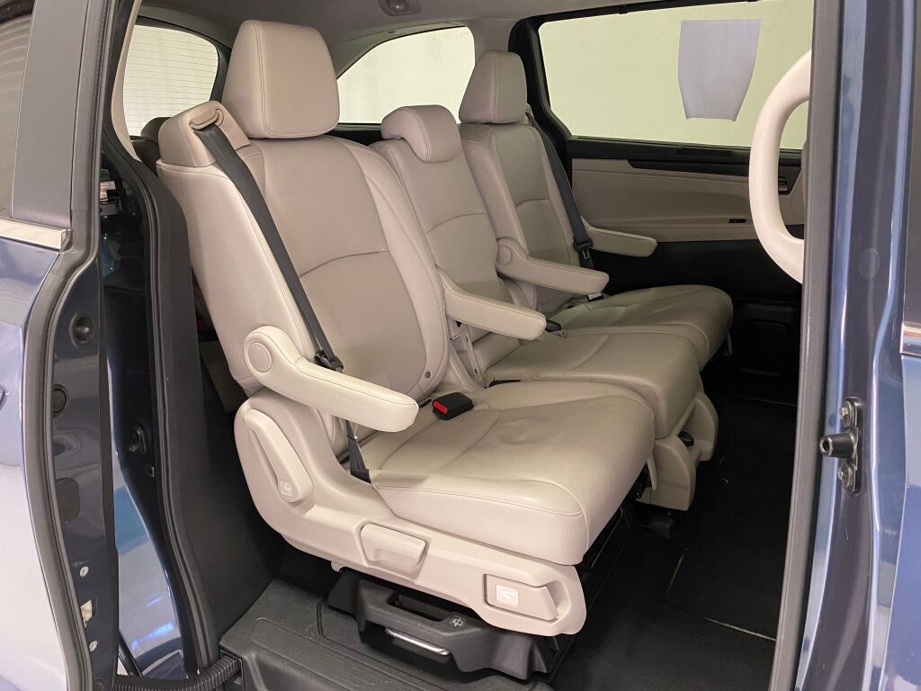 2025 Honda Odyssey photo 10 of 38