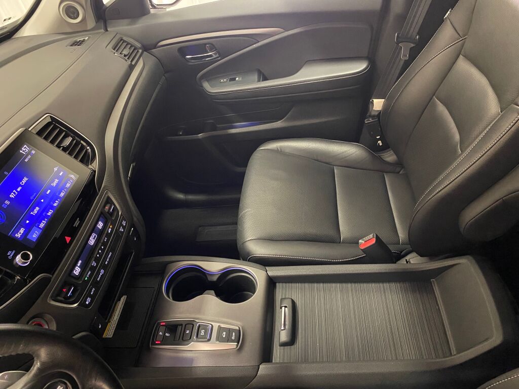 2021 Honda Ridgeline photo 34 of 38