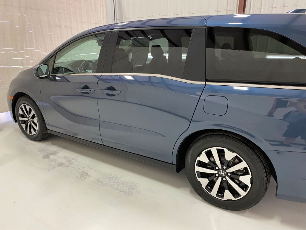 2025 Honda Odyssey photo 16 of 38