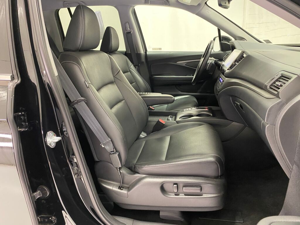 2021 Honda Ridgeline photo 10 of 38