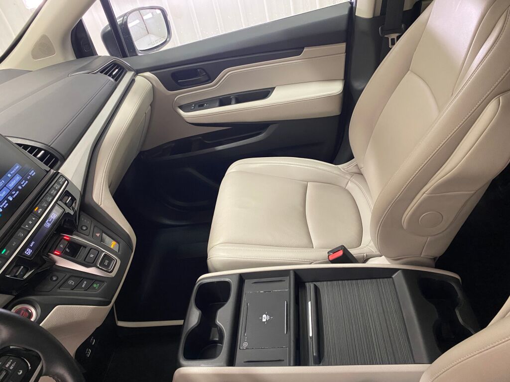 2025 Honda Odyssey photo 34 of 38