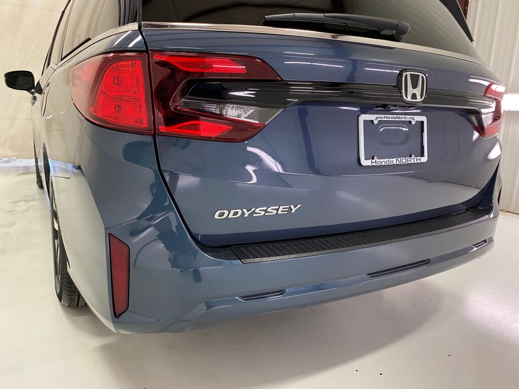 2025 Honda Odyssey photo 17 of 38