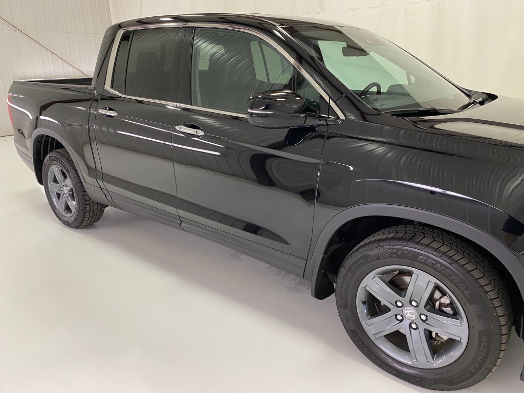 2021 Honda Ridgeline photo 21 of 38