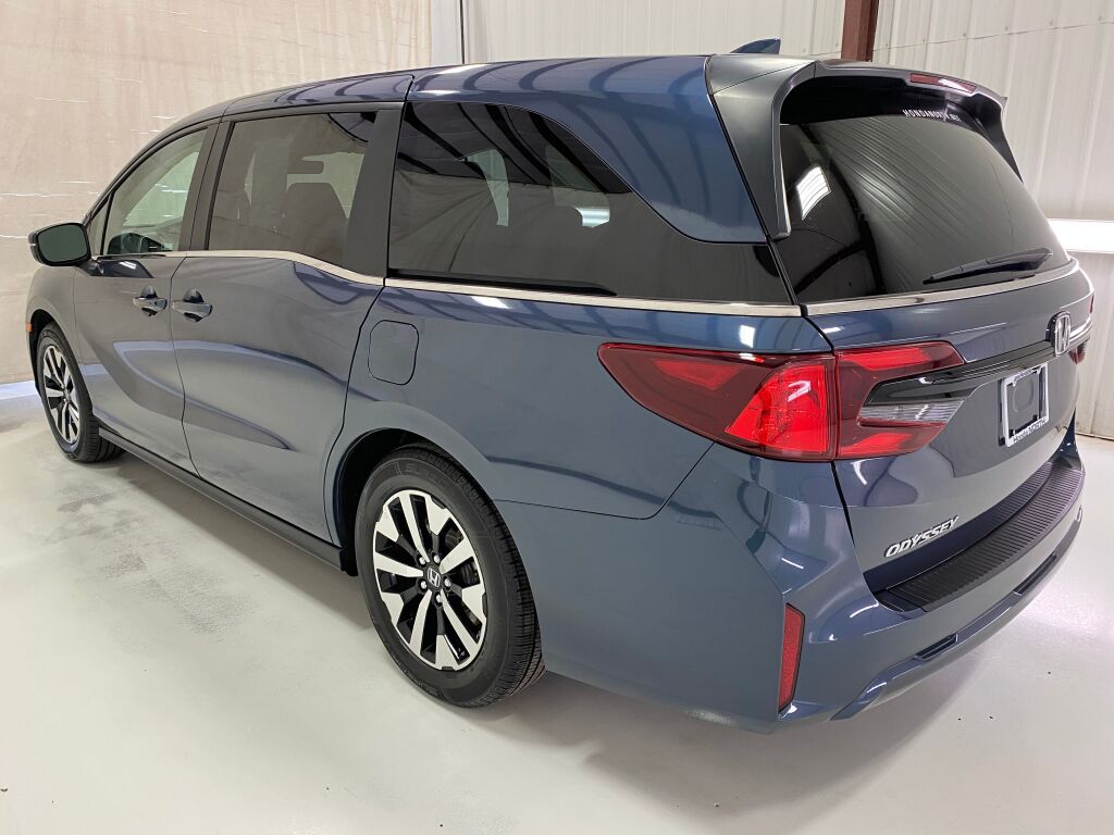 2025 Honda Odyssey photo 5 of 38