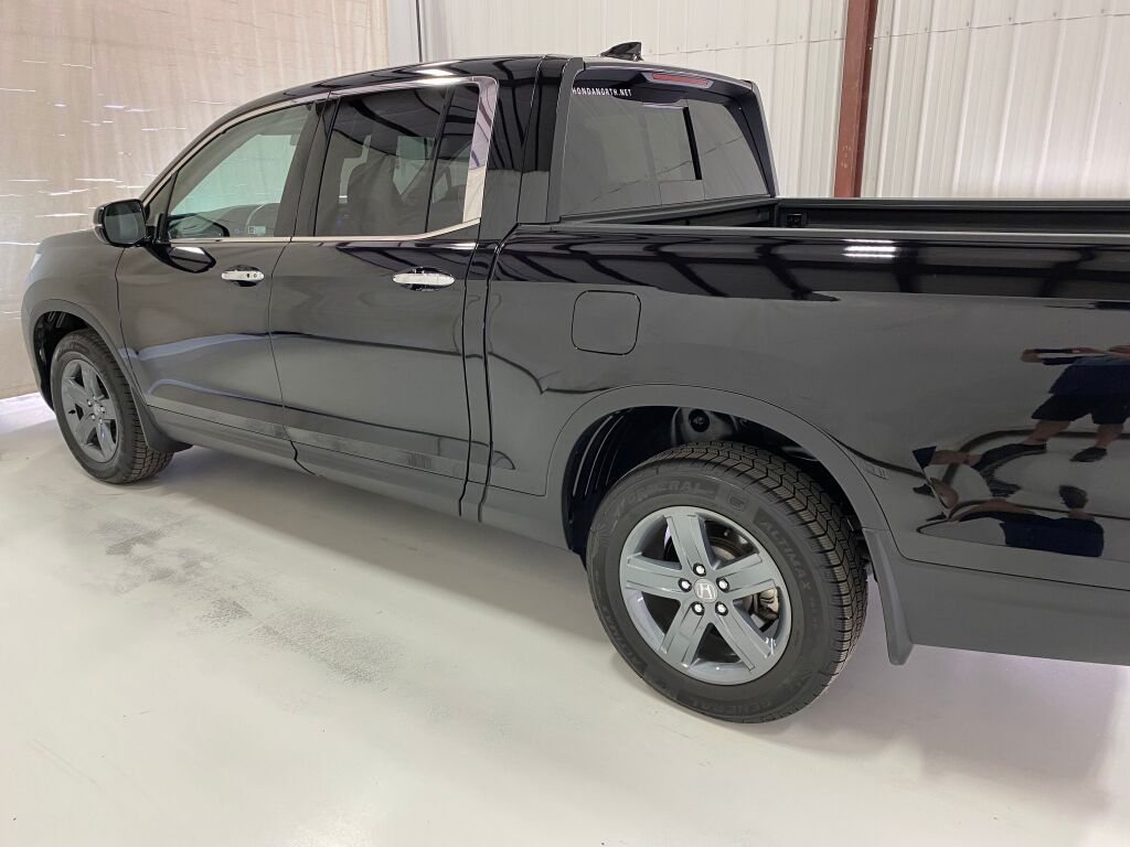 2021 Honda Ridgeline photo 16 of 38