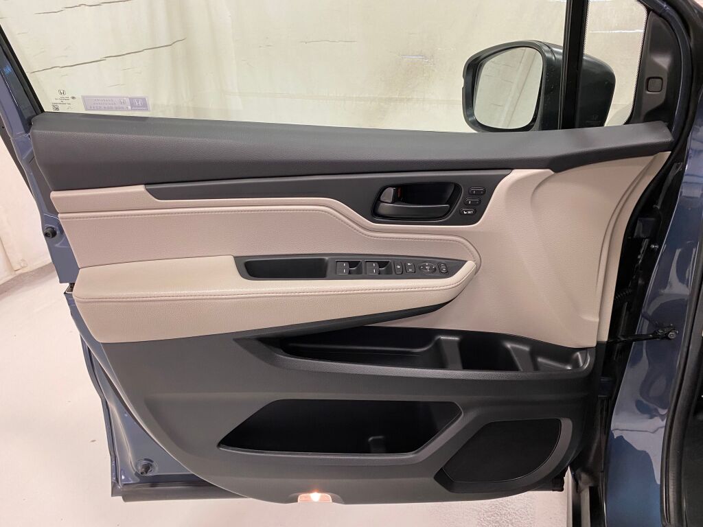 2025 Honda Odyssey photo 29 of 38