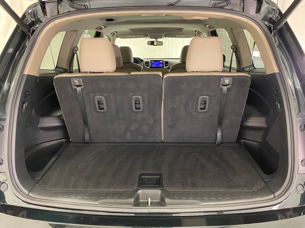 2016 Honda Pilot photo 25 of 38