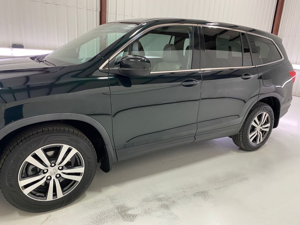 2016 Honda Pilot photo 16 of 38
