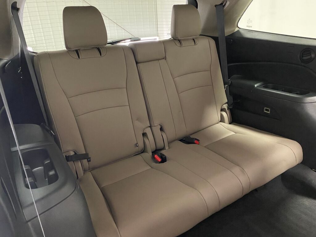2016 Honda Pilot photo 12 of 38