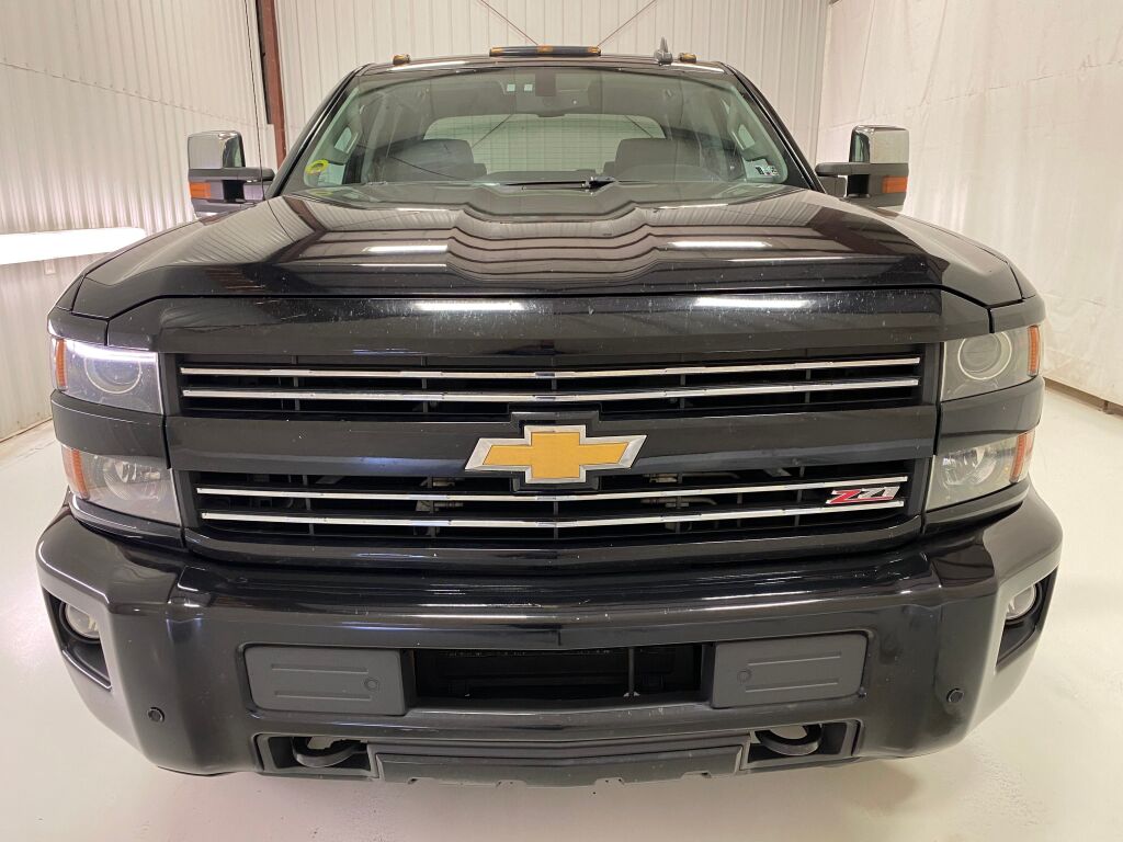 2017 chevrolet Silverado 2500HD photo 2 of 10