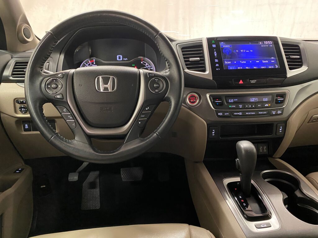 2016 Honda Pilot photo 4 of 38