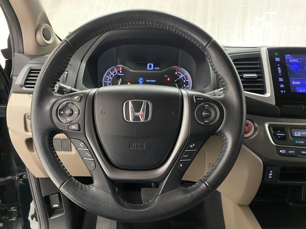 2016 Honda Pilot photo 33 of 38