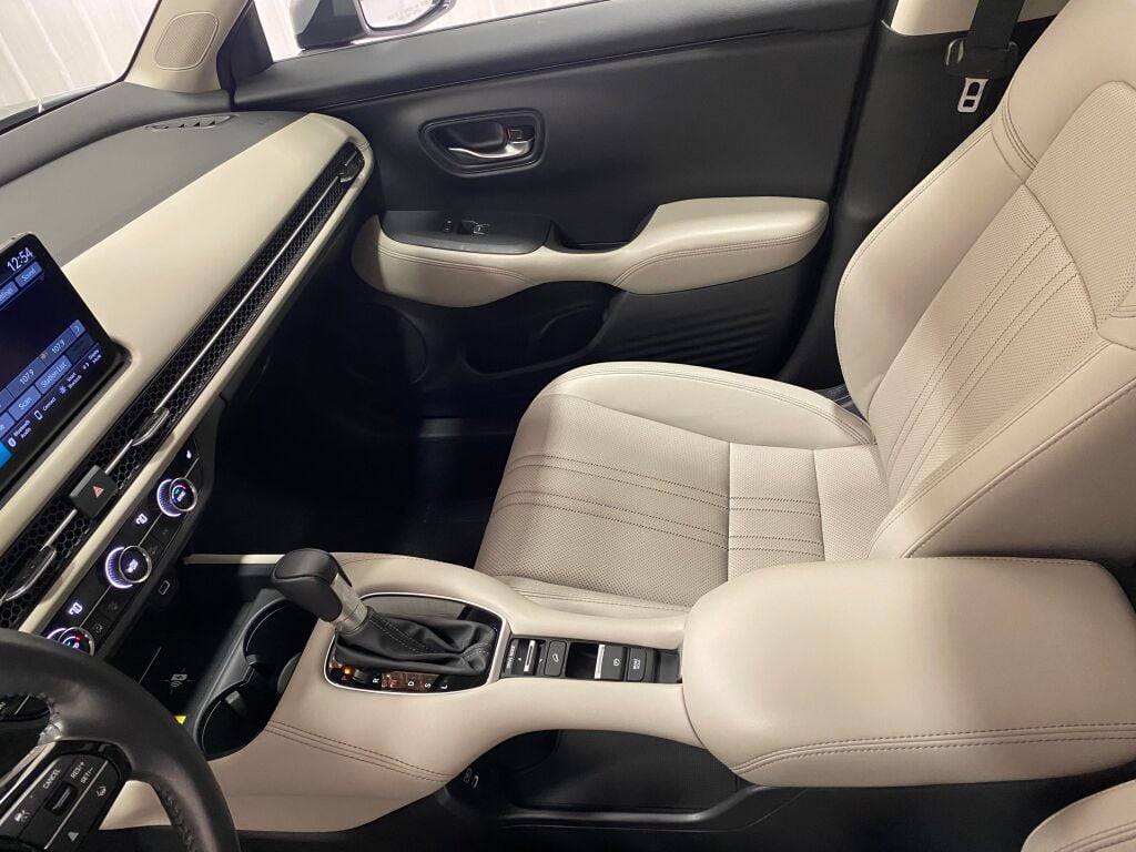 2024 Honda HR-V photo 30 of 34