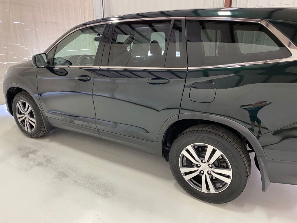 2016 Honda Pilot photo 17 of 38