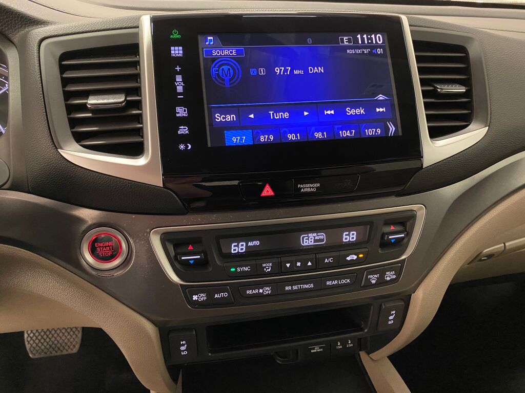 2016 Honda Pilot photo 34 of 38