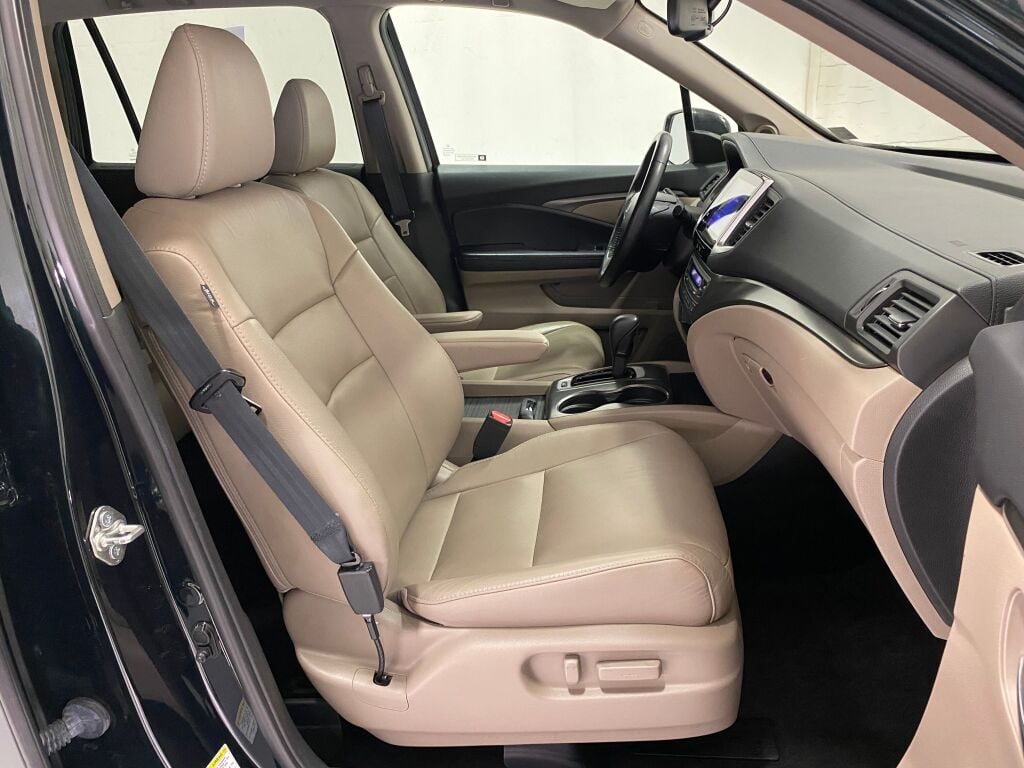 2016 Honda Pilot photo 10 of 38